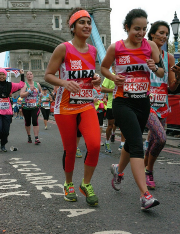 Kiran Gandhi corre una maratón sin tampón