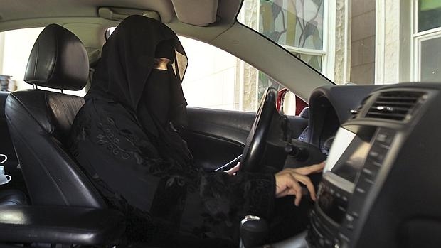 Mujeres de Arabia Saudí protestan por no poder conducir