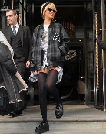 Mandatory Credit: Photo by Rex Features (1620344d)
Rihanna
Rihanna out and about in London, Britain - 20 Feb 2012