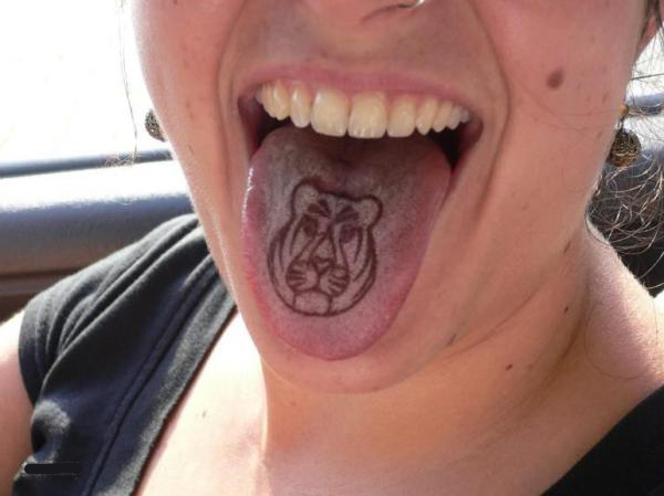 Tatuajes en la lengua
