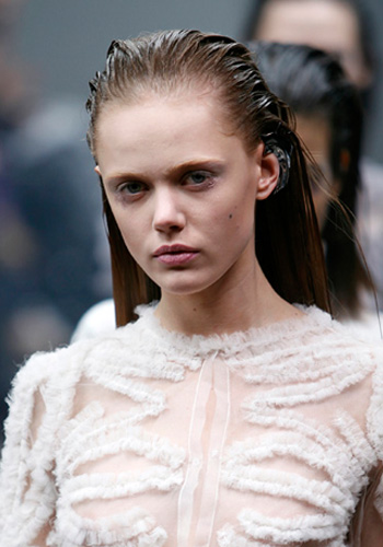 Pelo efecto mojado, el look perfecto para el verano