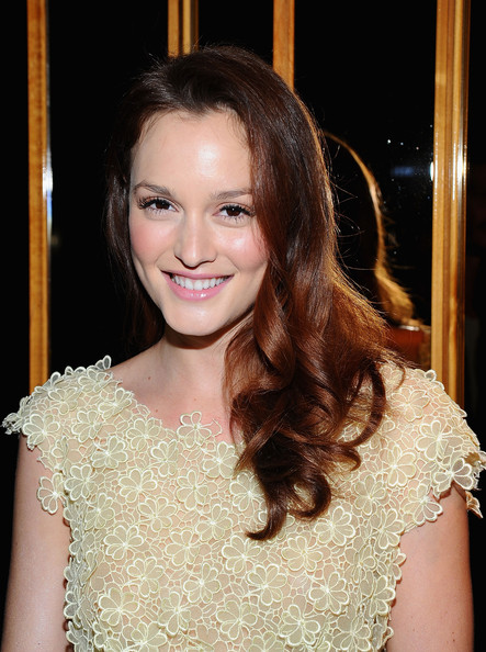 Leighton Meester abre su bolsa de maquillaje