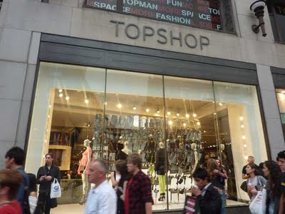 Kate Middleton sigue apostando por el low cost, ahora compra en Topshop 