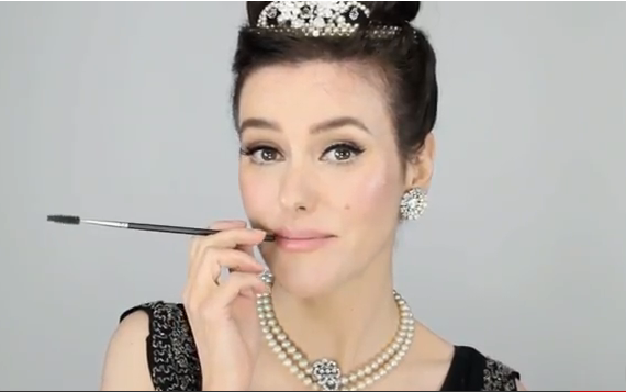 Lisa Eldridge nos enseña cómo maquillarnos a lo Audrey Hepburn en Desayuno con Diamantes