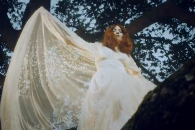 Florence Welch lo da todo en su vídeo