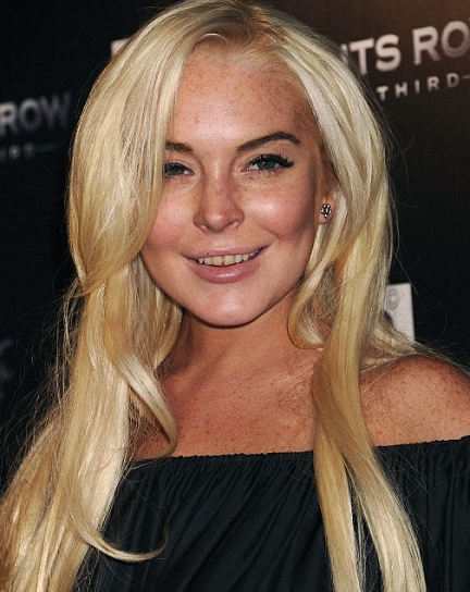 Lindsay Lohan nos enseña unos dientes muy amarillentos