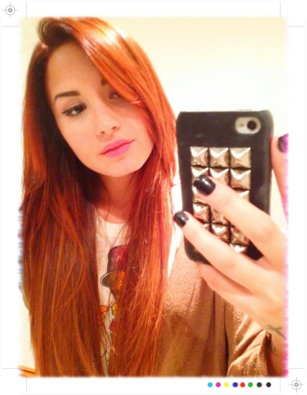 Demi Lovato ¡Otra más para el club pelirrojo!