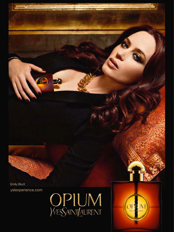 Emiliy Blunt, seductora para Opium de Yves Saint Laurent