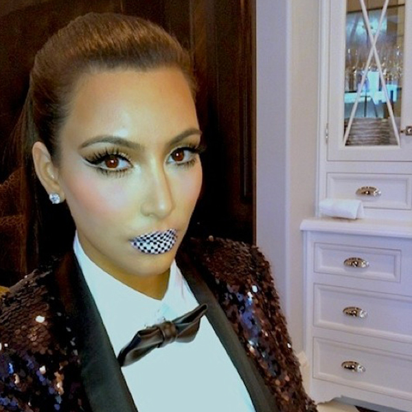 Kim Kardashian se aburre y se pone experimentar con el maquillaje