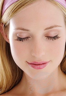 Un 57,14% de las mujeres reconoce que comenzó a maquillarse en la adolescencia