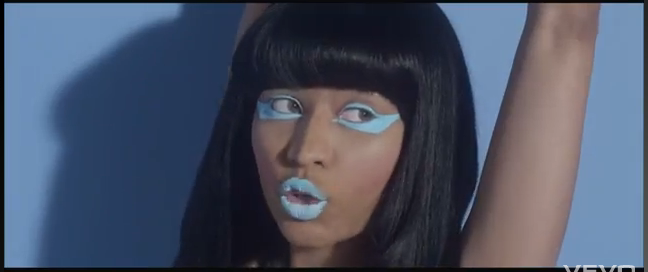 No te pierdas los looks imposibles de Nicki Minaj en su último clip, Stupid Hoe