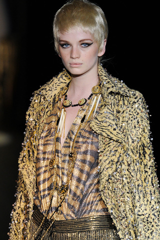 El pelo corto estilo pixie triunfó en el desfile de Roberto Verino