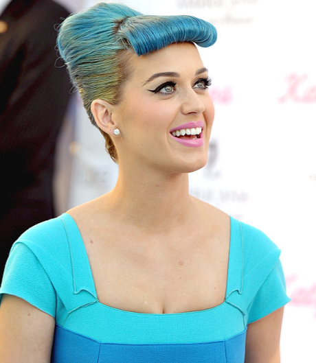 ¡Peinado retro para Katy Perry!