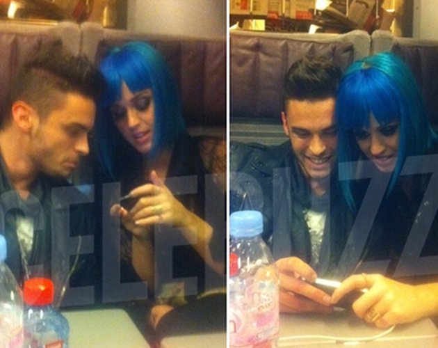 Katy Perry, ¡que se te nota el flequillo postizo!