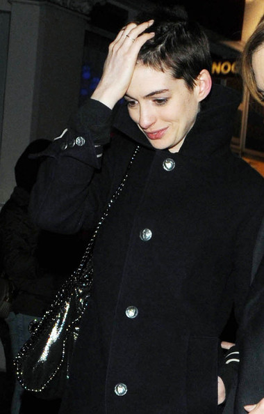 ¡Impactante! ¡Anne Hathaway se ha cortado su preciosa melena!