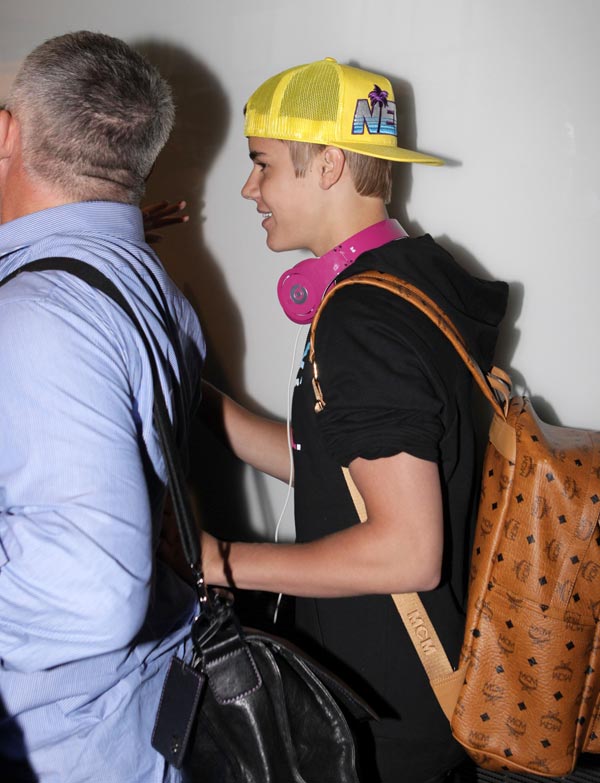 Justin Bieber se pone el pelo más rubio, ¡qué coquetón!