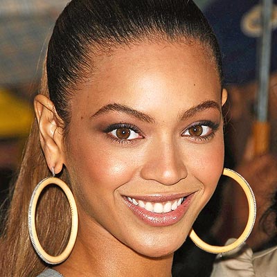 Beyoncé, una experta peluquera y maquilladora