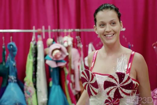 Katy Perry, sin maquillaje, parece tener 17 años