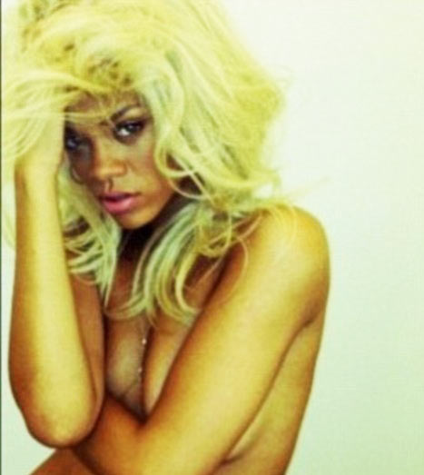 Rihanna, rubia y desnuda para el anuncio de su fragancia, Nude