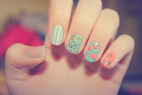 Ahí tienes unas manicuras en color pastel para celebrar la entrada del verano 