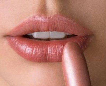 ¡Truco! Exfóliate los labios con el peine de la mascara de pestañas