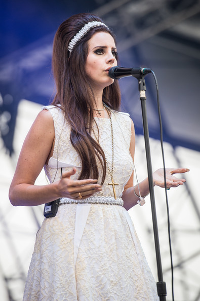 Lana del Rey no quiere otra cosa que su cardado tipo años 60
