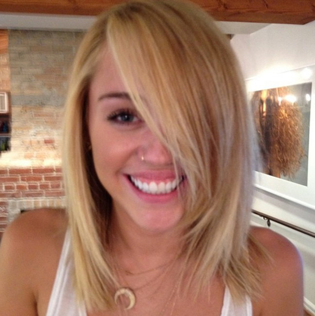 Ahora ya sí que sí: Miley Cyrus más rubia que nunca