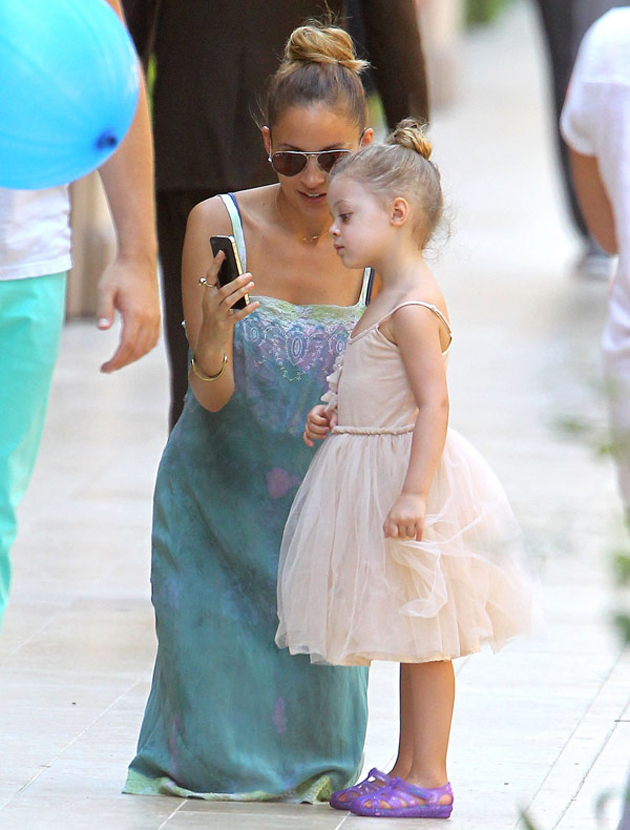 Nicole Richie y su hija con peinados a juego
