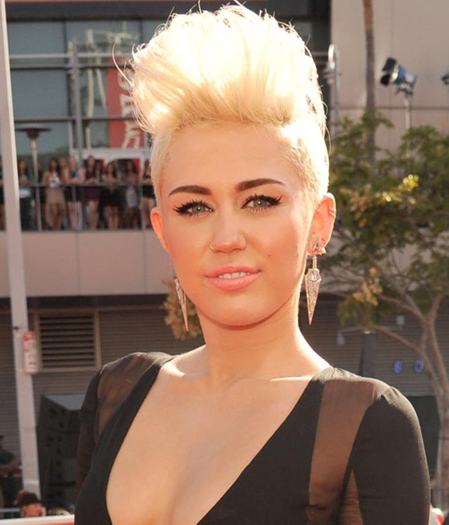 Miley Cyrus y su tupé en los VMA de MTV 