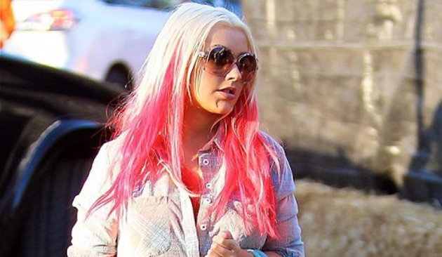 Christina Aguilera pasa del morado al rosa