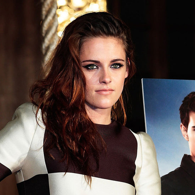 Eyeliner extremo en el maquillaje de Kristen Stewart en Tokyo