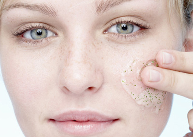 ¿Quieres una piel más brillante? ¡Prueba a exfoliar tu rostro! 