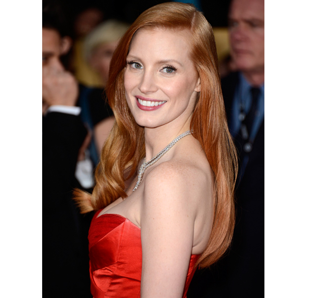 Pelirrojas del mundo, haced como Jessica Chastain y apostar por looks rojos 