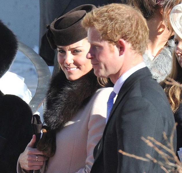 Kate Middleton, embarazadísima y con barriga más que evidente, de boda 