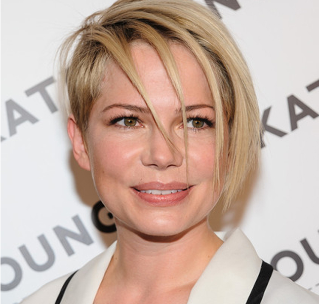 Michelle Williams se convierte en una chica mala y cambia de look 