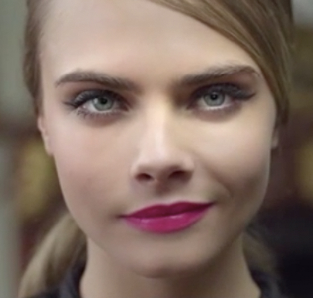 Cara Delevingne, imagen de la máscara de pestañas Baby Doll de YSL 