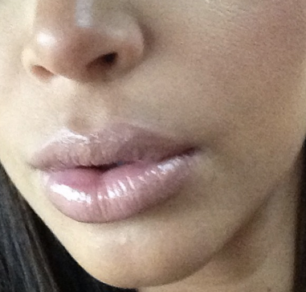A Kim Kardashian el embarazo le hincha los labios  