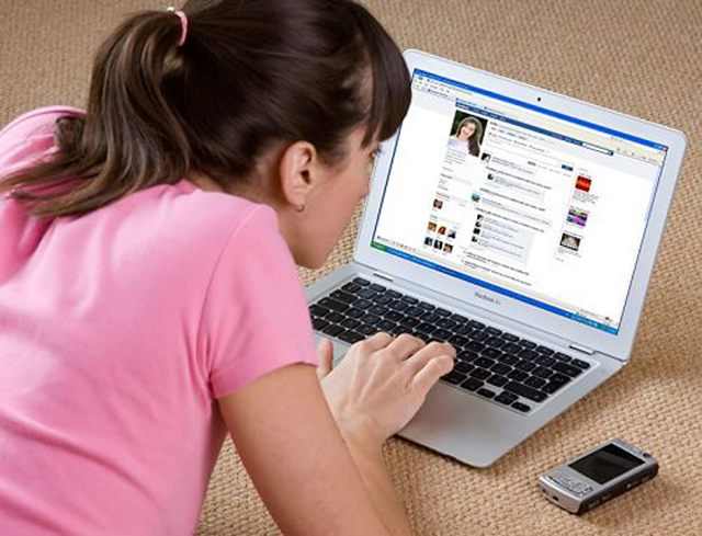 Usar el Facebook puede causar anorexia 