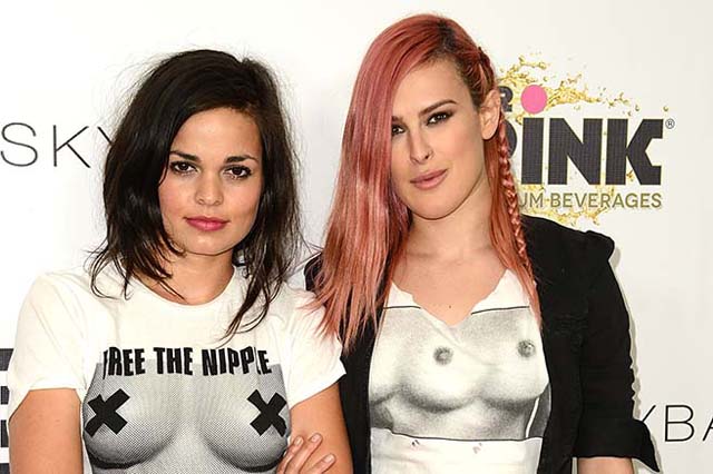 'Free the Nipple' ahora hace fiestas de famosas en topless