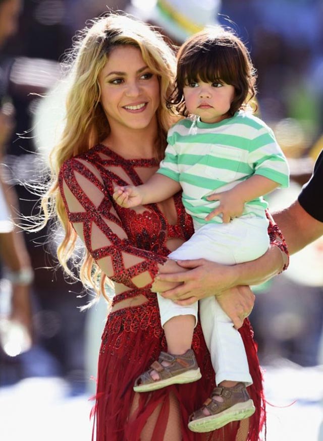 Shakira presume de niño en el mundial