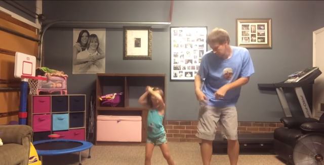 El vídeo mas cute del momento: Padre e hija bailan juntos a Taylor Swift 