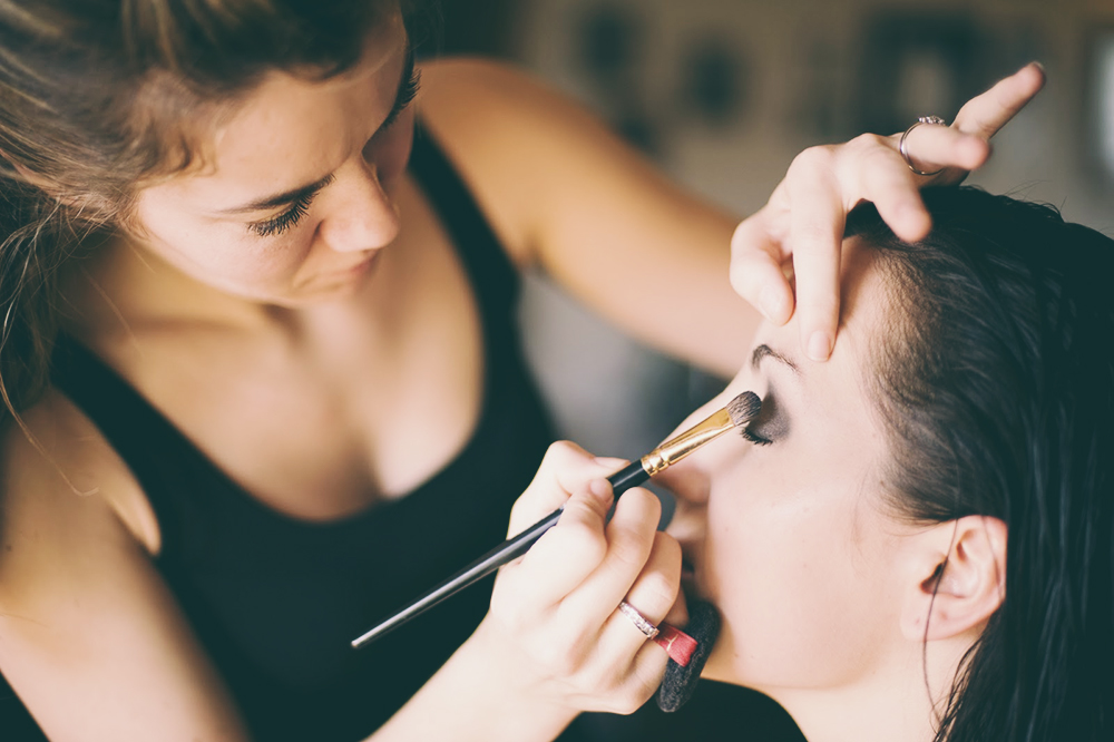 De la pasarela a la calle: trucos de maquillaje profesionales que puedes utilizar en casa.