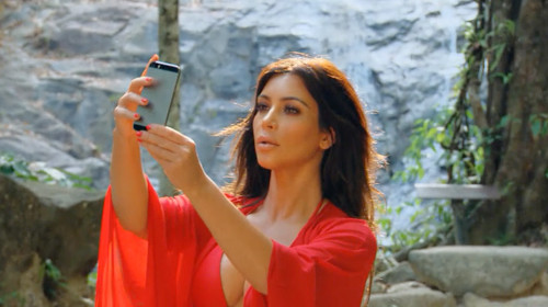 Kim Kardashian publicará un libro de 352 página solo de selfies suyos