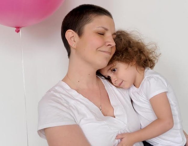 madre con cancer terminal escribe cartas para su hija