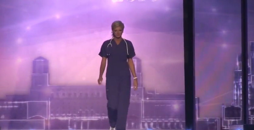 Concursante de Miss América aparece vestida de enfermera y este es su discurso