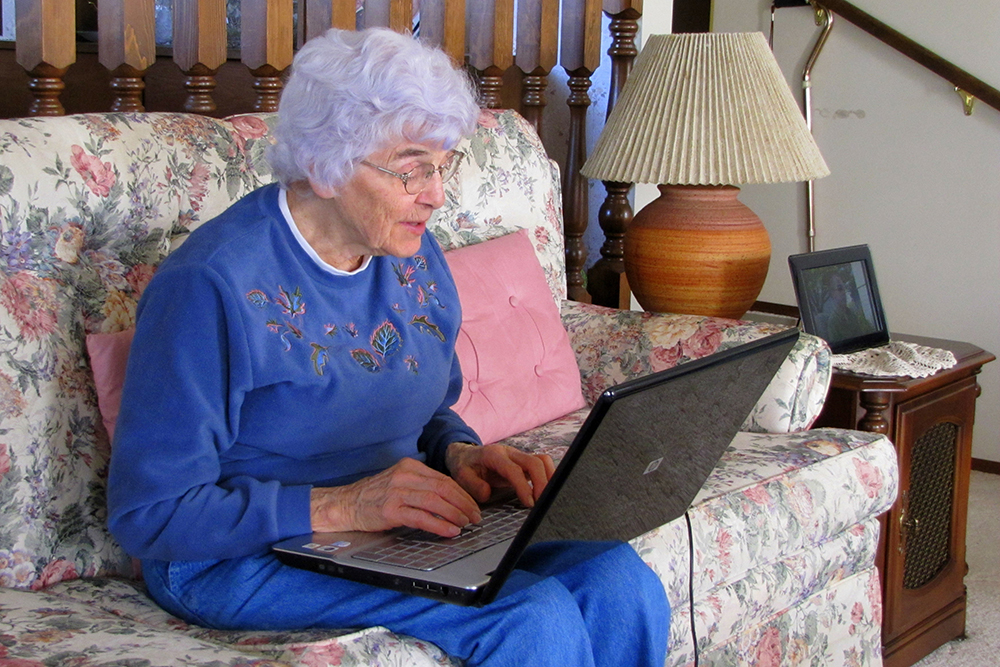 Lo que esta abuela de 85 años buscó en Google es lo más tierno que hayas visto nunca