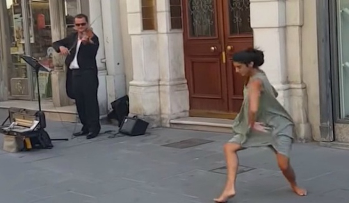 baile chica con violinista
