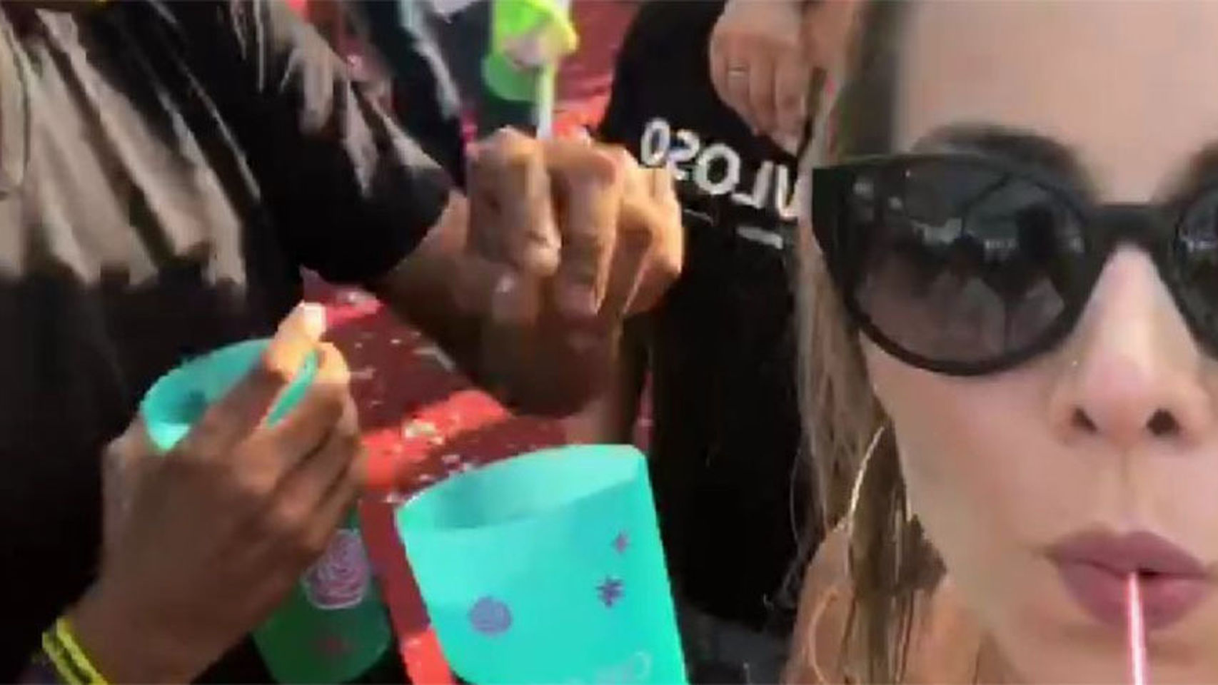 El vídeo de la chica a la que le echan burundanga en el vaso: ¿real o fake?