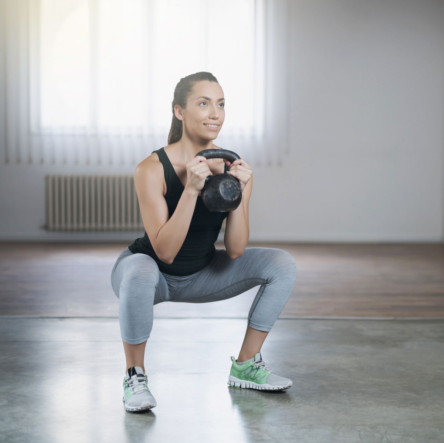 Los 14 mejores ejercicios de pecho para las mujeres, según los expertos en fitness
