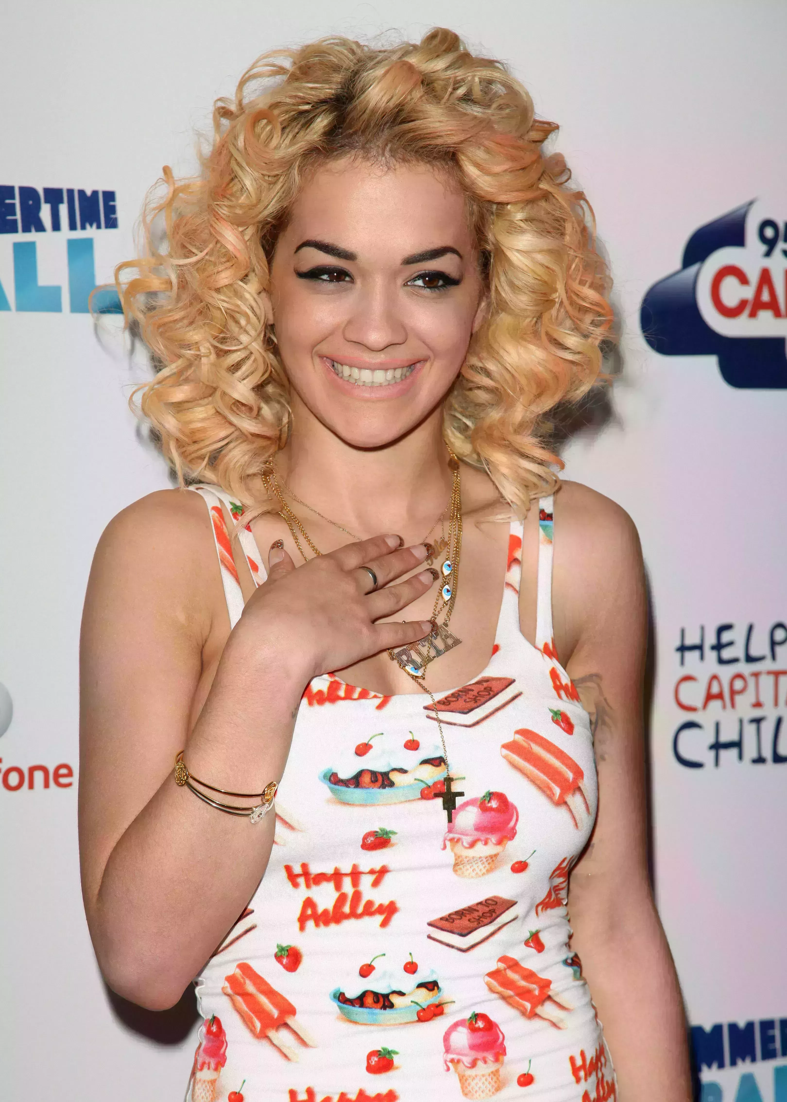 Rita Ora’s Buttery Blonde Curls with Subtle Pink Highlights
